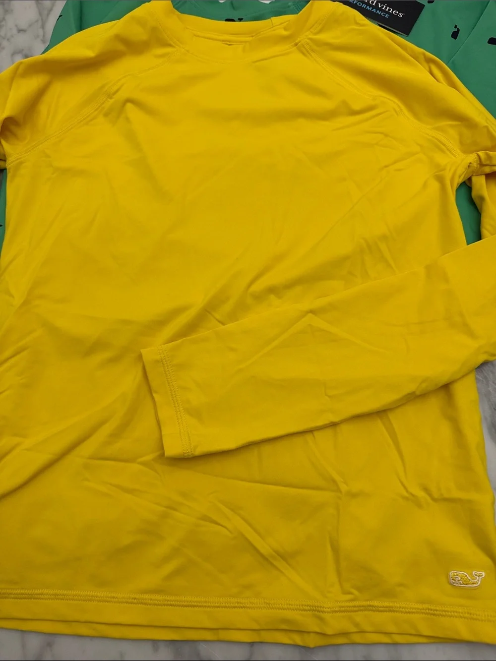 NWOT VINEYARD Vines Rashguard. Size medium - 12-14